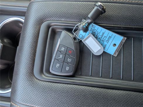 Used 2023 GMC Yukon AT4 w/ Technology Package AWD/4WD image 42