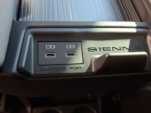 Used 2026 Toyota Sienna XLE image 12