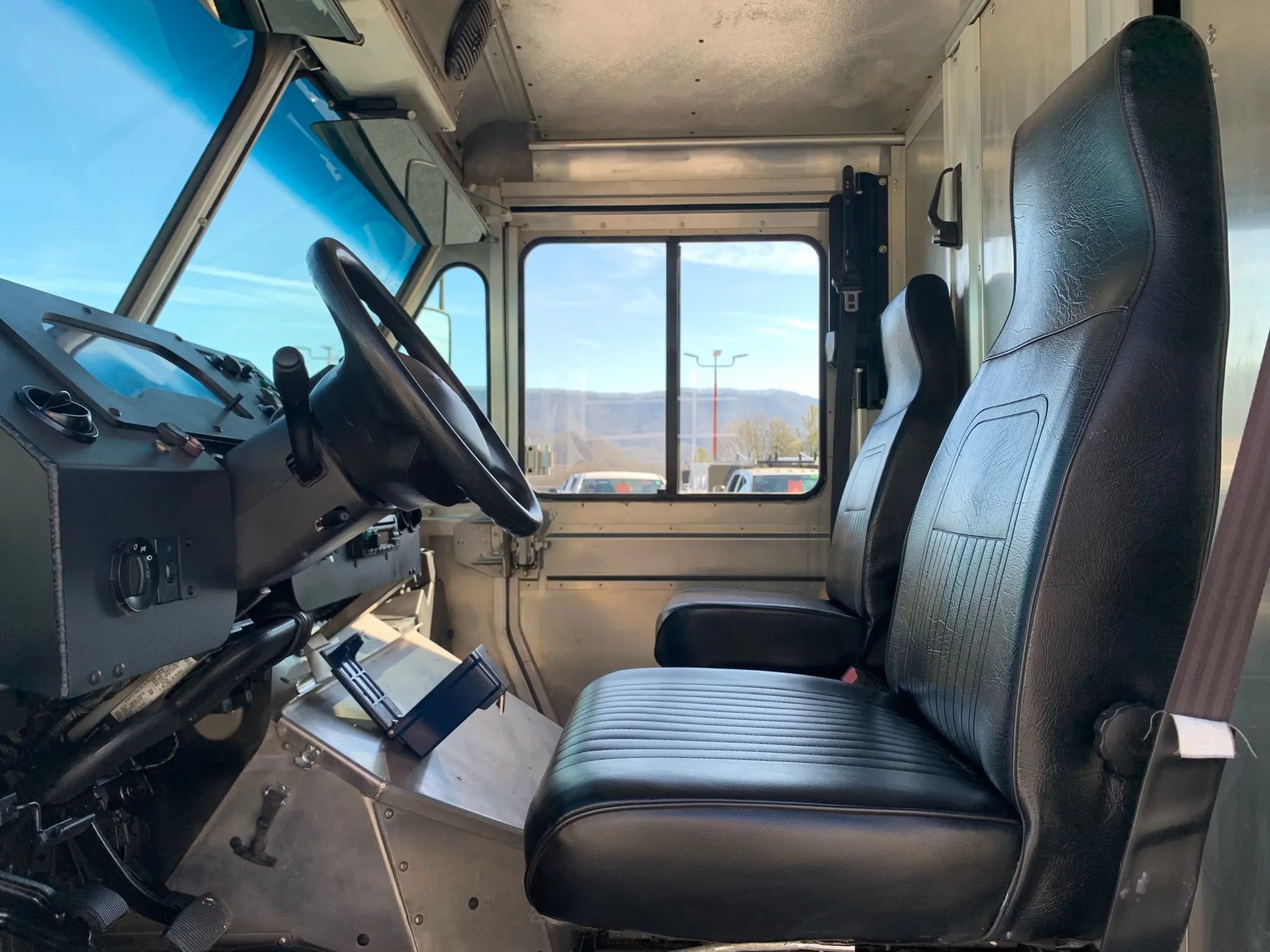 Used 2014 Ford E-350 and Econoline 350 Super Duty w/ A/C Prep Package RWD image 9