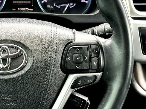 Used 2018 Toyota Highlander Limited FWD image 22