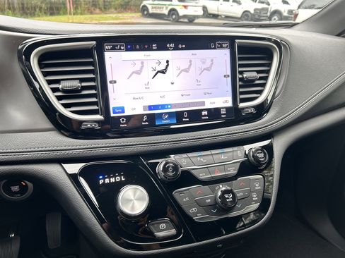 New 2026 Chrysler Pacifica Select image 29