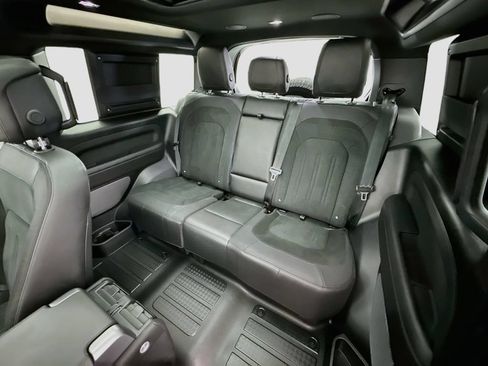 Used 2024 Land Rover Defender 90 V8 AWD/4WD image 18