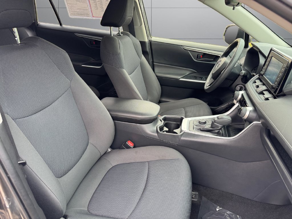 Used 2019 Toyota RAV4 LE w/ Carpet Mat Package AWD/4WD image 17