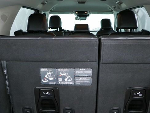 Used 2024 Kia Carnival EX FWD image 30