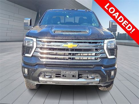 Used 2024 Chevrolet Silverado 2500 High Country w/ High Country Premium Package image 2