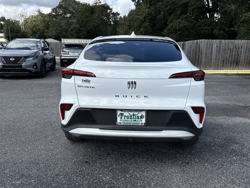 Used 2024 Buick Envista Preferred w/ Advanced Safety Package image 4