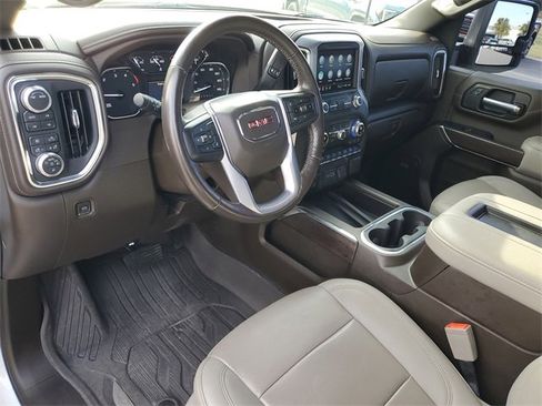 Used 2022 GMC Sierra 2500 SLT w/ SLT Premium Package image 6