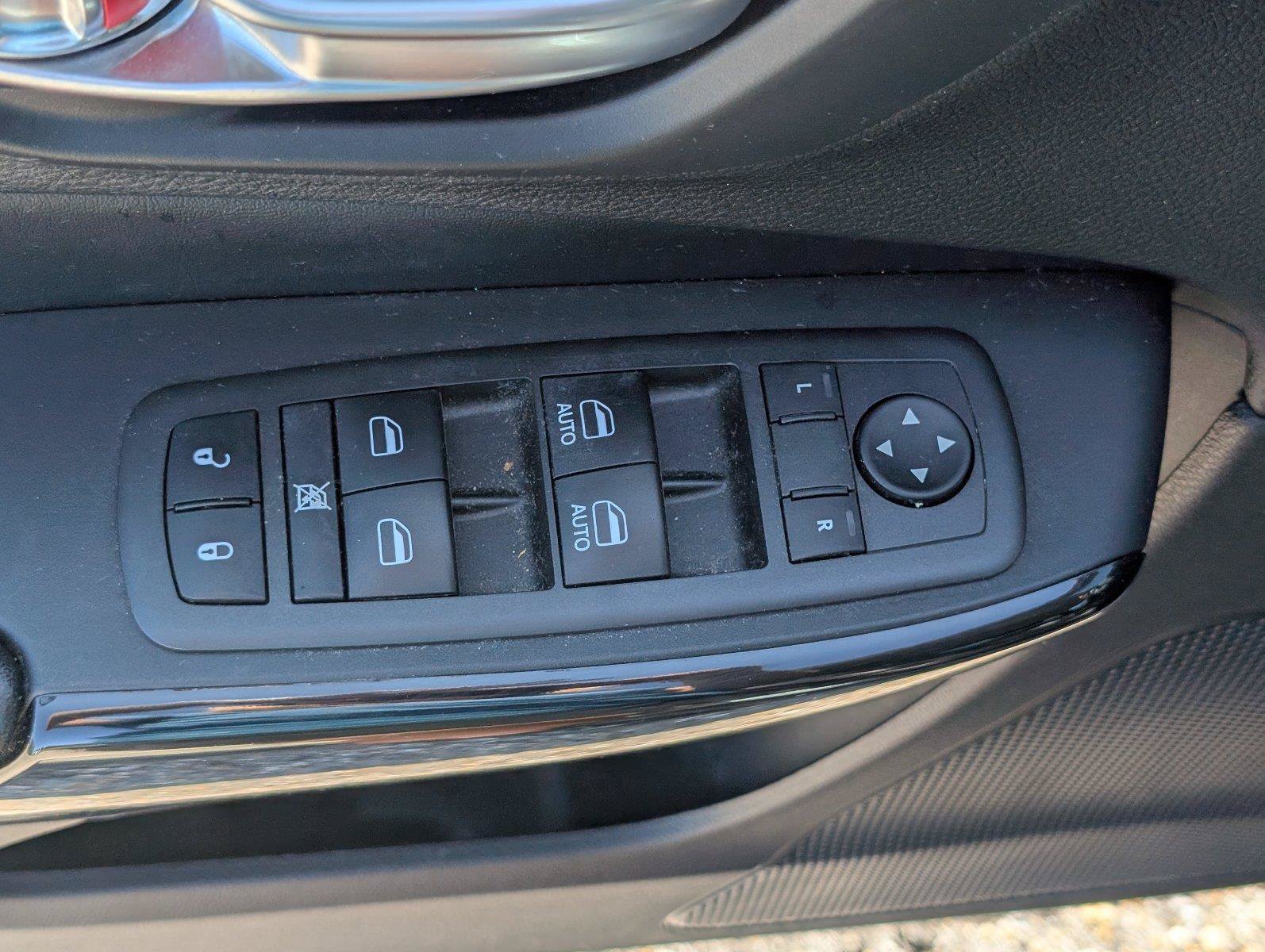 Used 2021 Jeep Cherokee Latitude Plus FWD image 20
