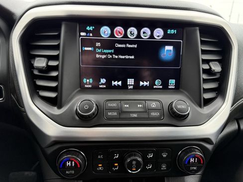 Used 2017 GMC Acadia SLE image 3