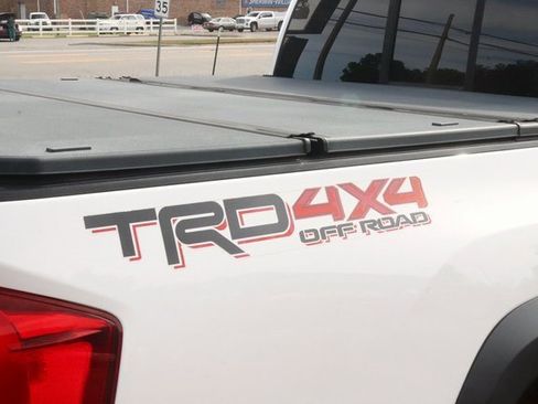 Used 2016 Toyota Tacoma TRD Off-Road image 8