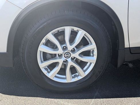 Used 2017 Nissan Rogue SV w/ SV Premium Package image 10