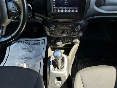 Used 2018 Jeep Renegade Altitude image 18