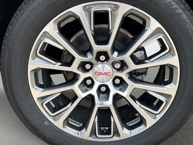 New 2026 GMC Yukon XL Denali w/ Sun & Power Step Package AWD/4WD image 9