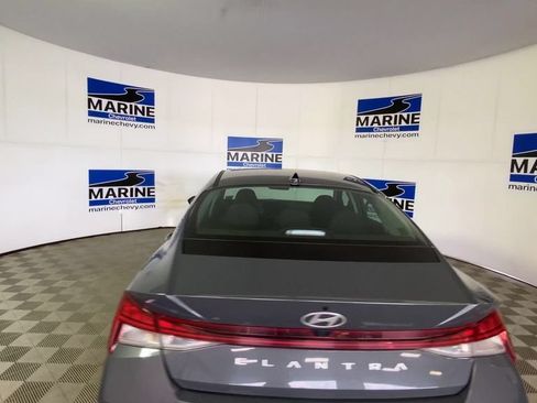 Used 2025 Hyundai Elantra SEL FWD image 9