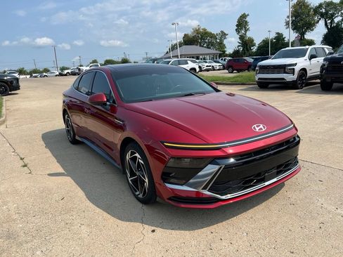 Used 2024 Hyundai Sonata SEL w/ Convenience Package FWD image 2