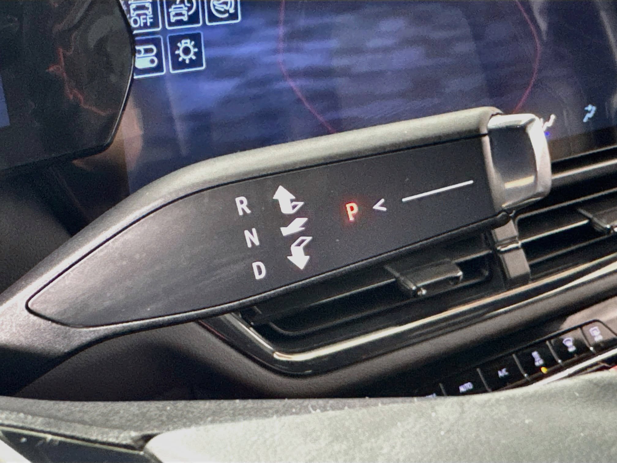 Used 2025 Chevrolet Equinox EV RS FWD image 19