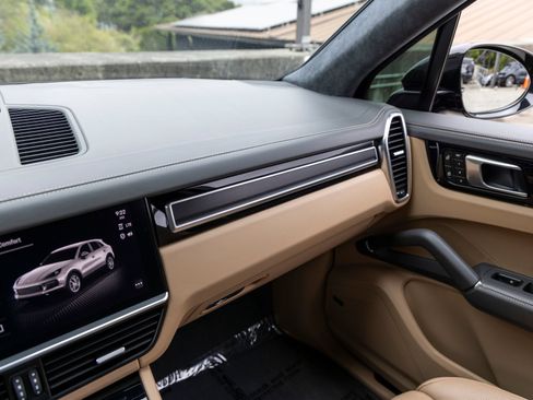 Certified 2023 Porsche Cayenne GTS AWD/4WD image 41