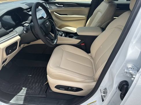 New 2026 Jeep Grand Cherokee L Limited w/ Limited Altitude Package AWD/4WD image 9