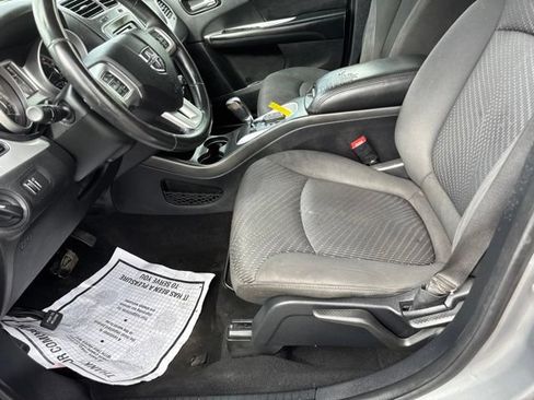 Used 2018 Dodge Journey SE w/ Popular Equipment Group FWD image 16