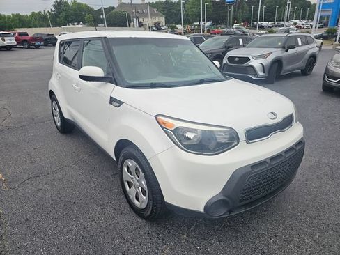 Used 2014 Kia Soul FWD image 1