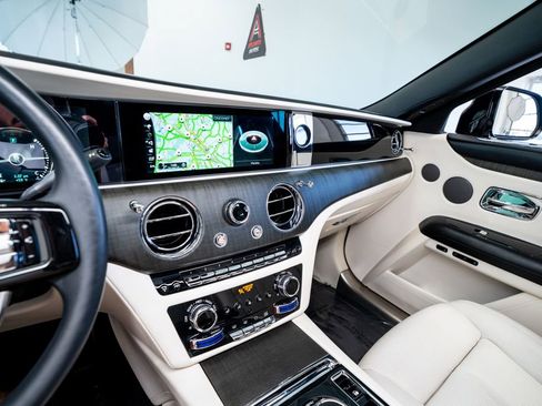 Used 2022 Rolls-Royce Ghost AWD/4WD image 31