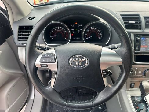 Used 2013 Toyota Highlander SE AWD/4WD image 17