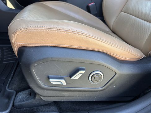 Used 2025 Hyundai Santa Fe Limited image 24