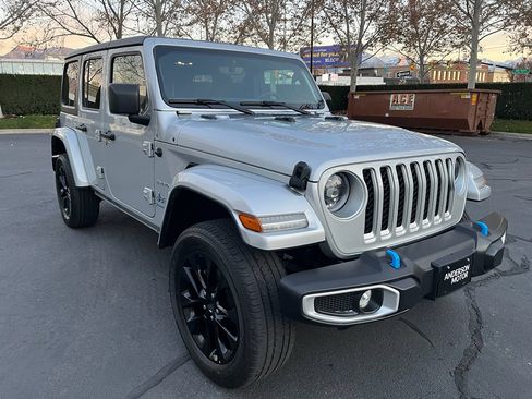 Used 2023 Jeep Wrangler Sahara image 5