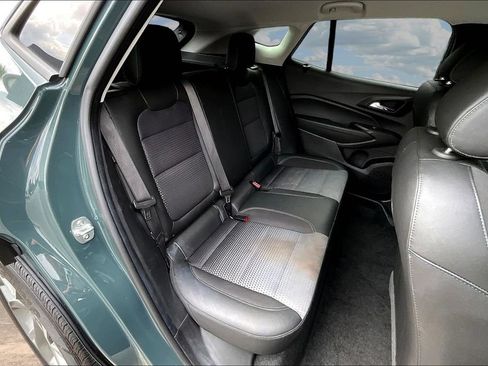 Used 2025 Chevrolet Trax LT FWD image 27