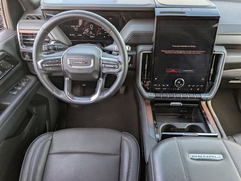 Certified 2025 GMC Yukon Denali AWD/4WD image 10
