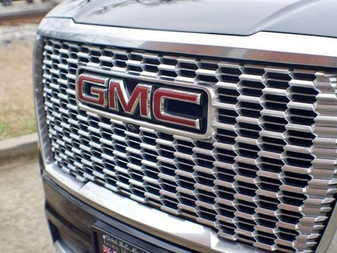 Used 2023 GMC Yukon Denali image 11