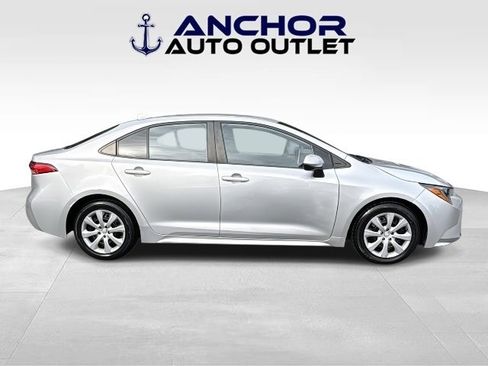 Used 2021 Toyota Corolla LE image 6