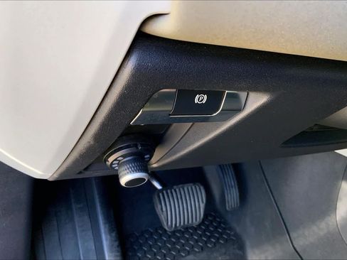 Used 2021 Land Rover Defender 110 SE image 31