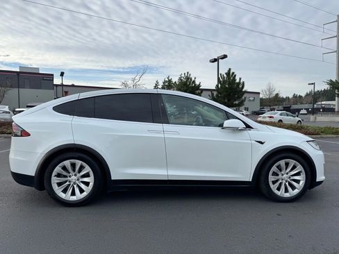 Used 2018 Tesla Model X 75D image 14