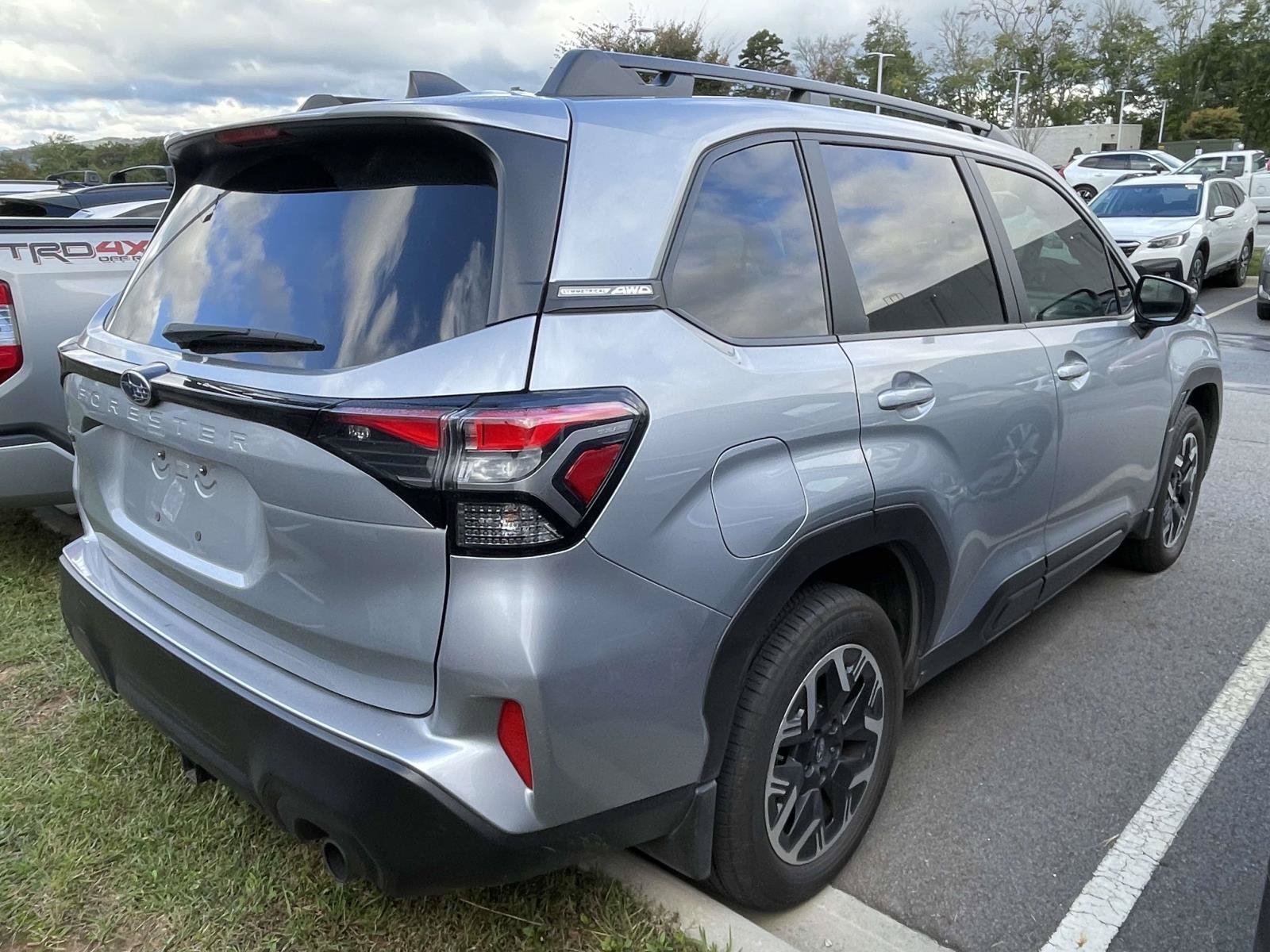 Used 2025 Subaru Forester Premium w/ Convenience Package #1 AWD/4WD image 4