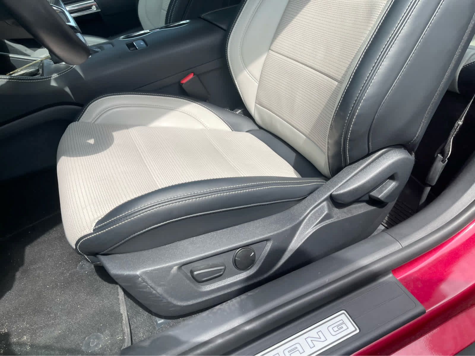 Used 2025 Ford Mustang Premium RWD image 13