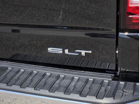 Used 2025 GMC Sierra 1500 SLT AWD/4WD image 9