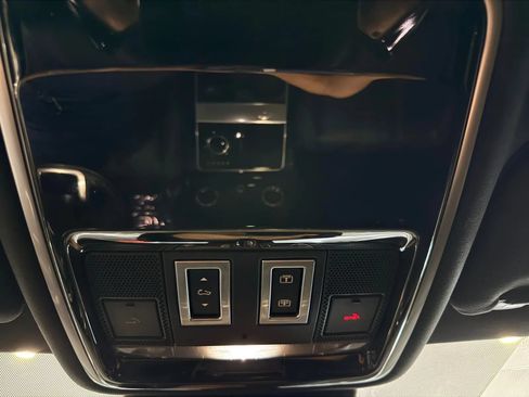Used 2018 Land Rover Range Rover Velar R-Dynamic SE AWD/4WD image 31