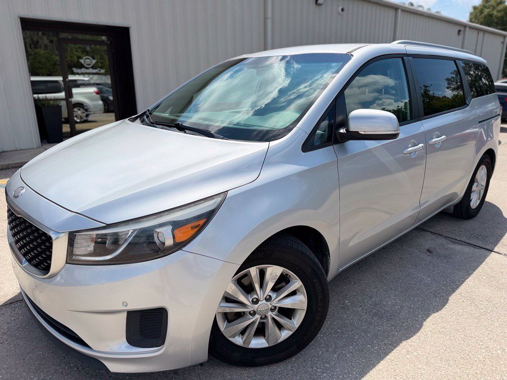 Used 2017 Kia Sedona LX w/ LX Essentials Premium Package FWD image 1