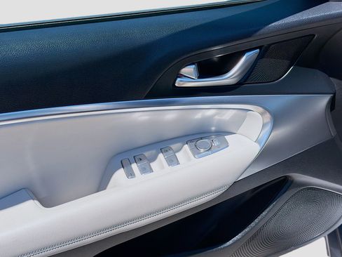 Used 2025 Genesis G70 2.5T RWD image 15