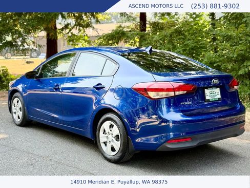 Used 2017 Kia Forte LX FWD image 3