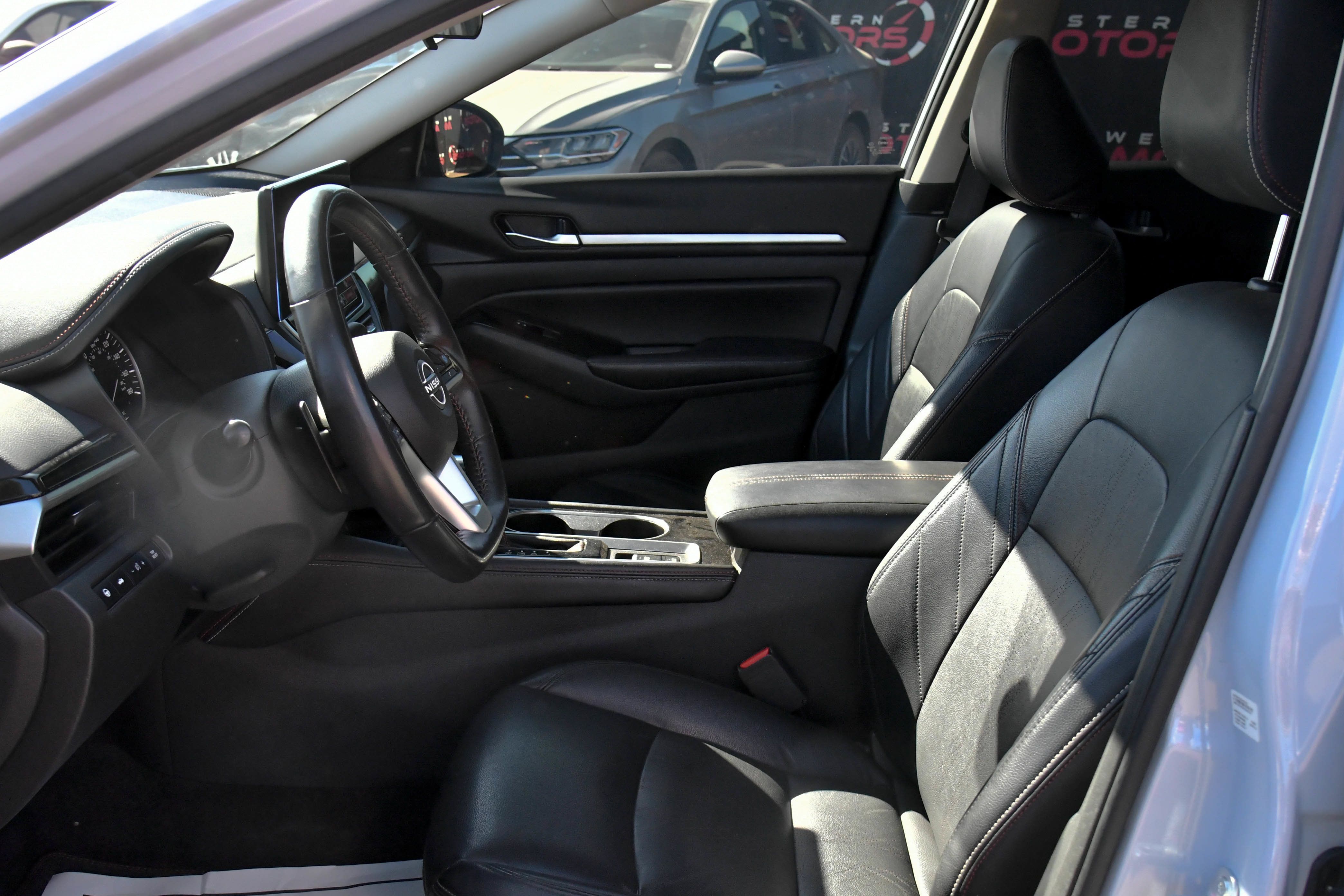 Used 2024 Nissan Altima 2.0 SR FWD image 18