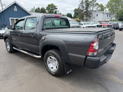 Used 2011 Toyota Tacoma 4x4 Double Cab image 2
