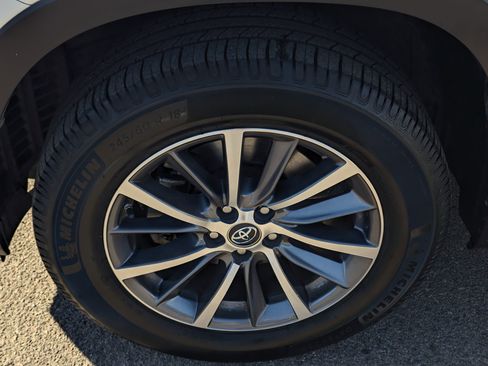 Used 2019 Toyota Highlander XLE image 7