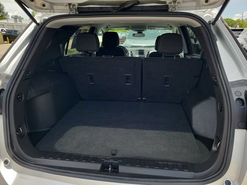 Used 2022 Chevrolet Equinox LS w/ LS Convenience Package FWD image 6