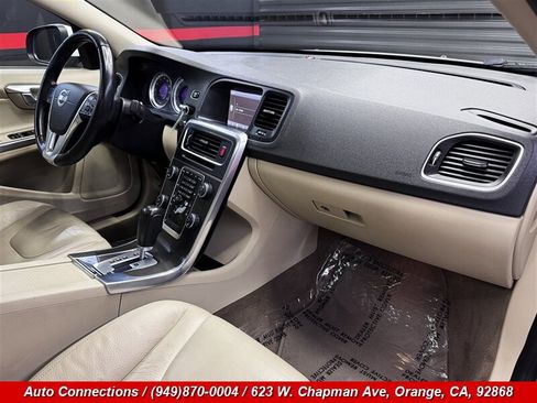 Used 2012 Volvo S60 T5 w/ Climate Pkg FWD image 10