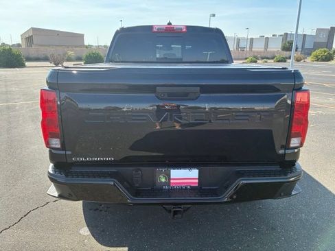 Used 2025 Chevrolet Colorado W/T w/ Advanced Trailering Package AWD/4WD image 4