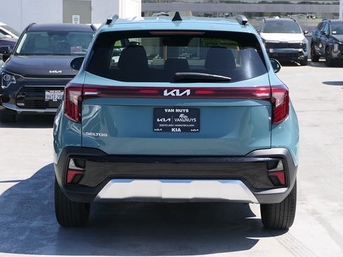 Used 2024 Kia Seltos EX FWD image 5