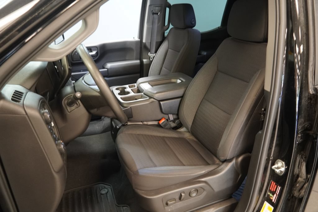 Used 2023 Chevrolet Silverado 1500 Custom Trail Boss w/ 2.7L Blackout Package AWD/4WD image 3