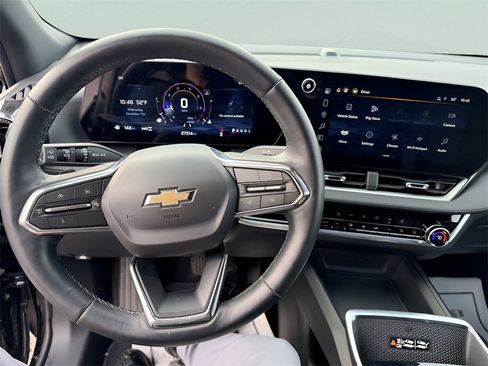 Used 2025 Chevrolet Equinox LT w/ Convenience Package II image 16